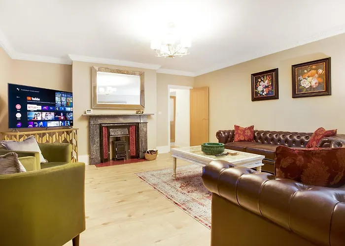 New! Luxurious Cottage In Durham By Stay With Us, Ideal For Large Groups & Families, Hot Tub, Sleeps 10!
