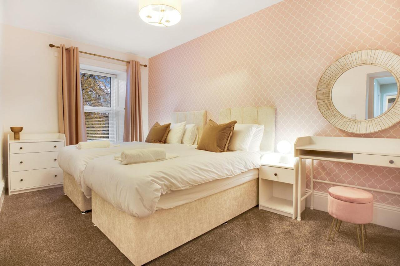 Casa vacanze New! Luxurious In Durham By With Us, Ideal For Large Groups & Families, Hot Tub, Sleeps 10! *