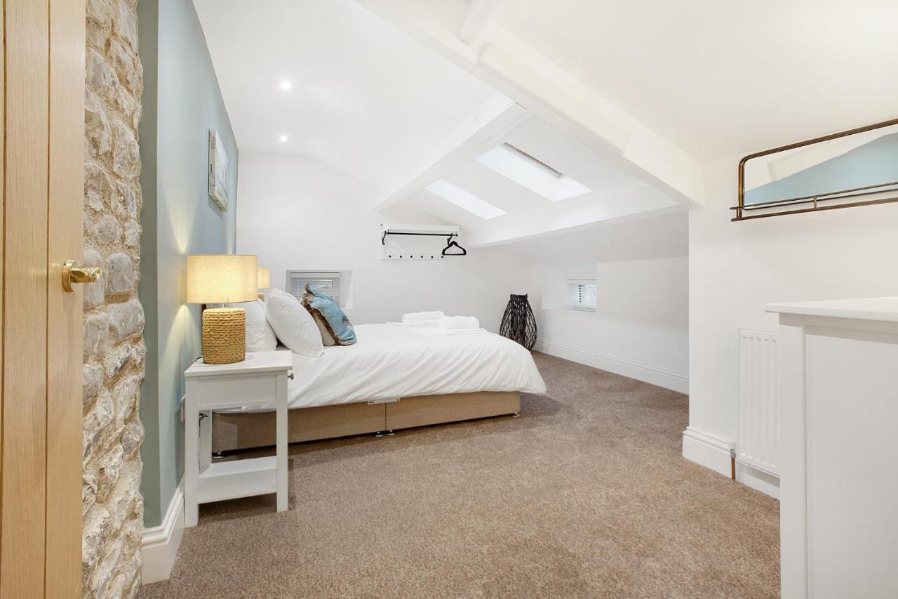 New! Luxurious In Durham By With Us, Ideal For Large Groups & Families, Hot Tub, Sleeps 10! *
