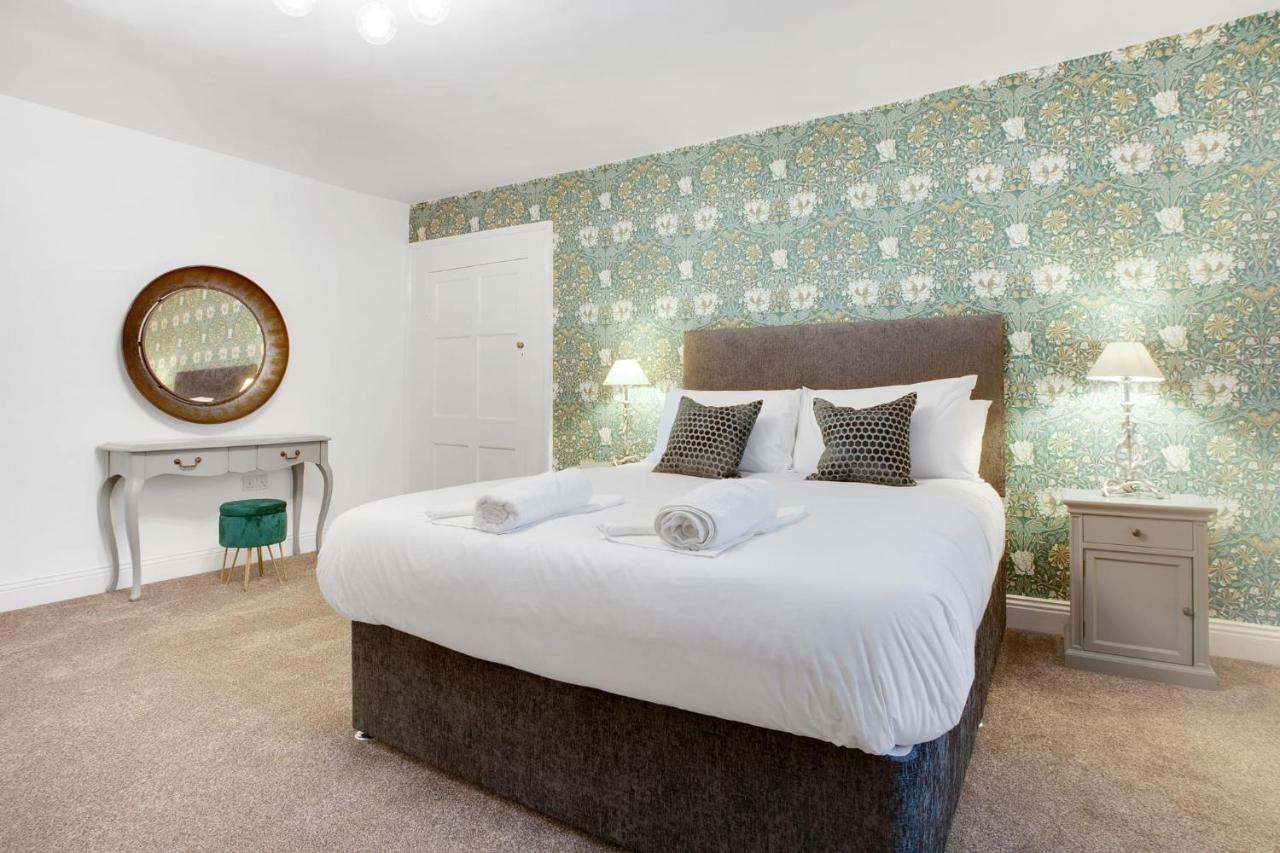 Casa vacanze New! Luxurious In Durham By With Us, Ideal For Large Groups & Families, Hot Tub, Sleeps 10!