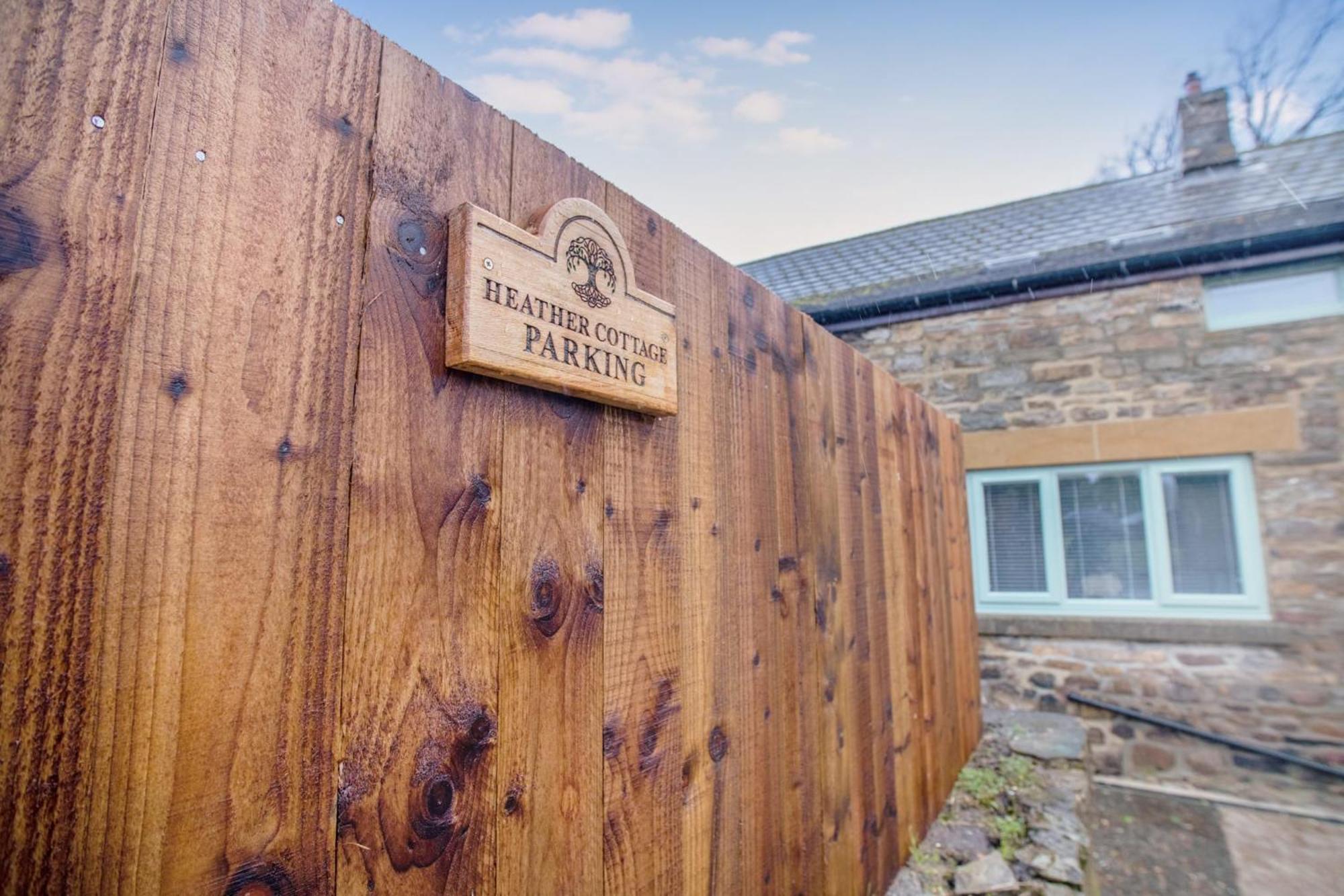 New! Luxurious In Durham By With Us, Ideal For Large Groups & Families, Hot Tub, Sleeps 10! * Bishop Auckland